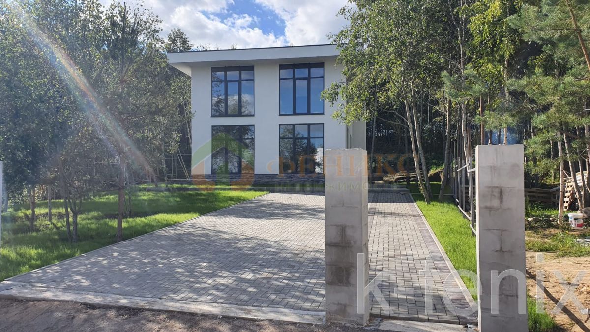 дом 250 метров, участок 10 сот