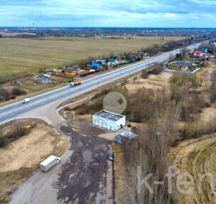 торговые помещения 121 метров, участок 5 сот